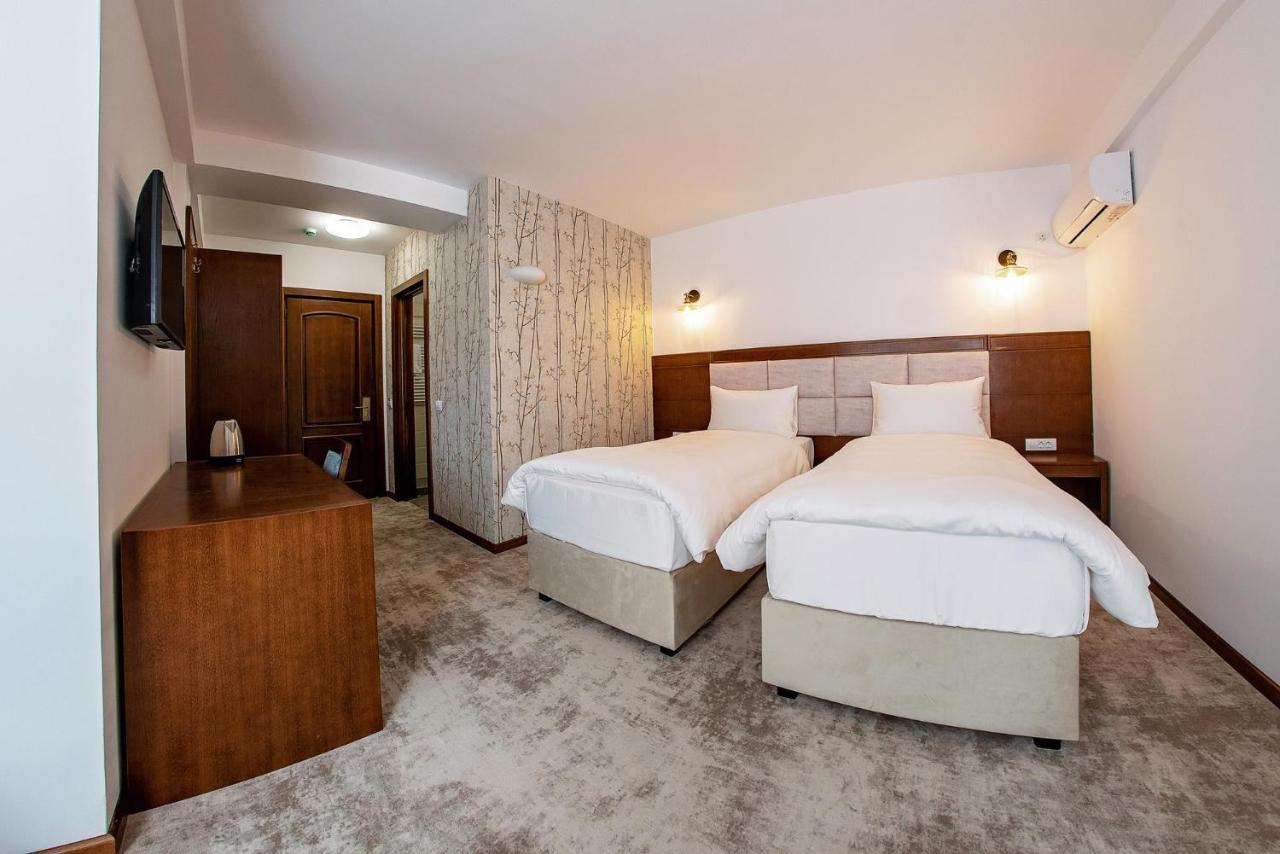 Hotel Buchenland Гура Хуморулуй Екстериор снимка