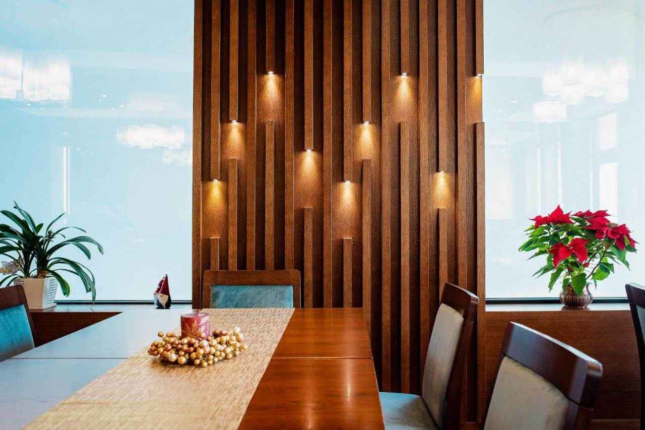 Hotel Buchenland Гура Хуморулуй Екстериор снимка