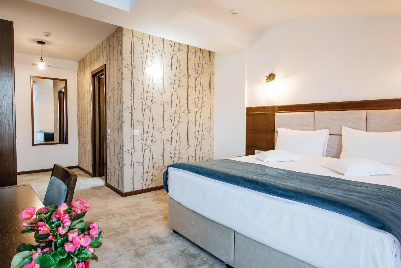 Hotel Buchenland Гура Хуморулуй Екстериор снимка