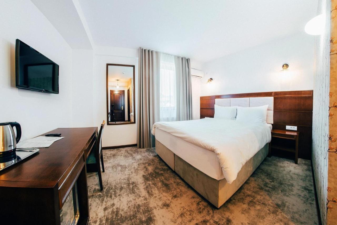 Hotel Buchenland Гура Хуморулуй Екстериор снимка
