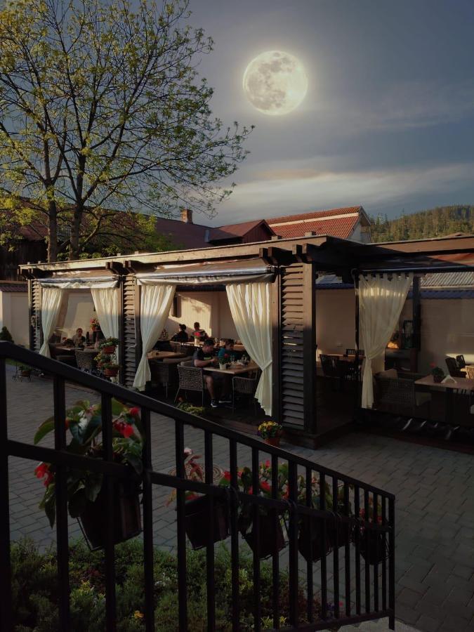 Hotel Buchenland Гура Хуморулуй Екстериор снимка