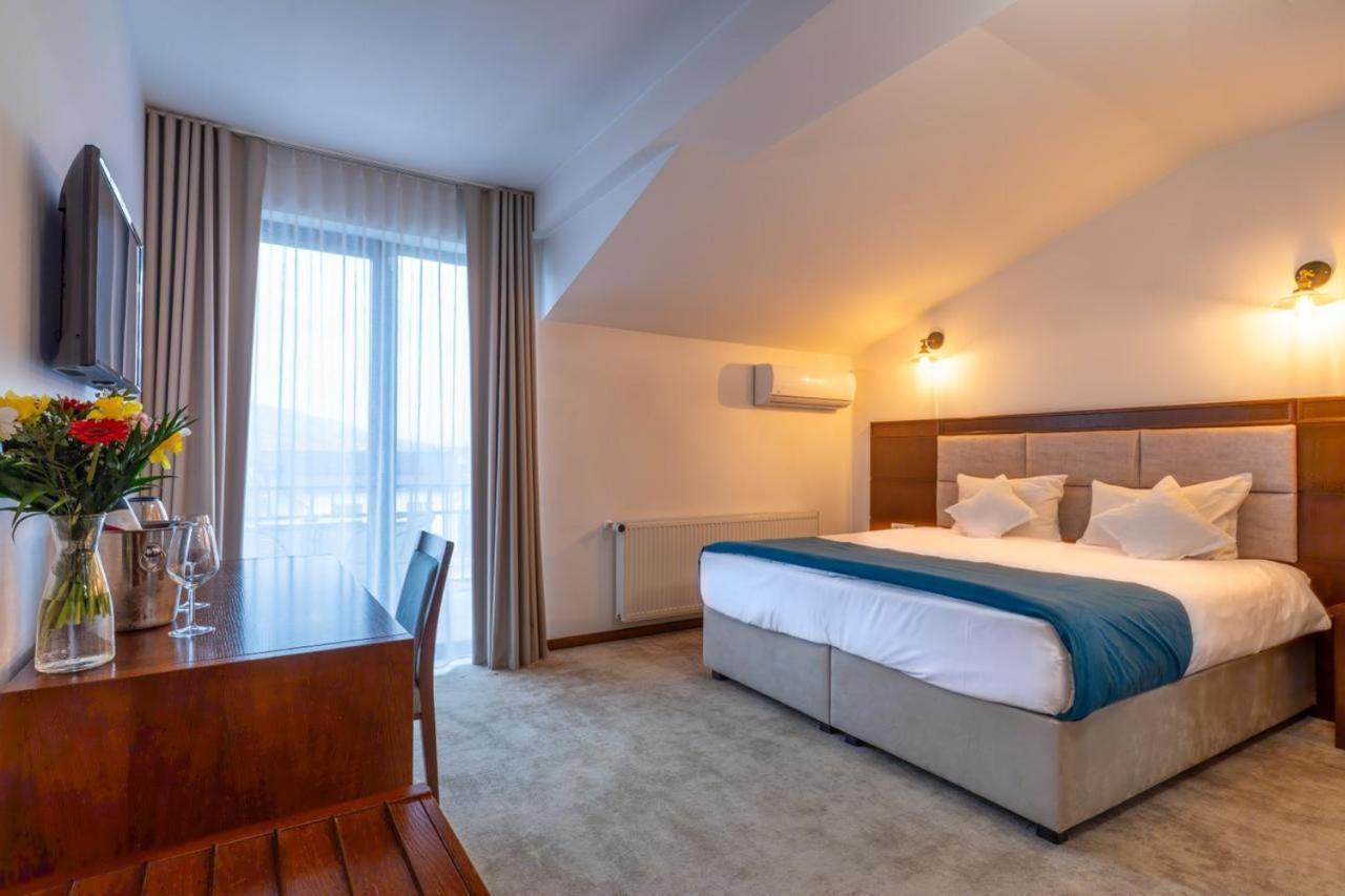 Hotel Buchenland Гура Хуморулуй Екстериор снимка