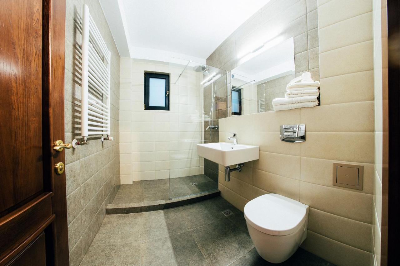Hotel Buchenland Гура Хуморулуй Екстериор снимка