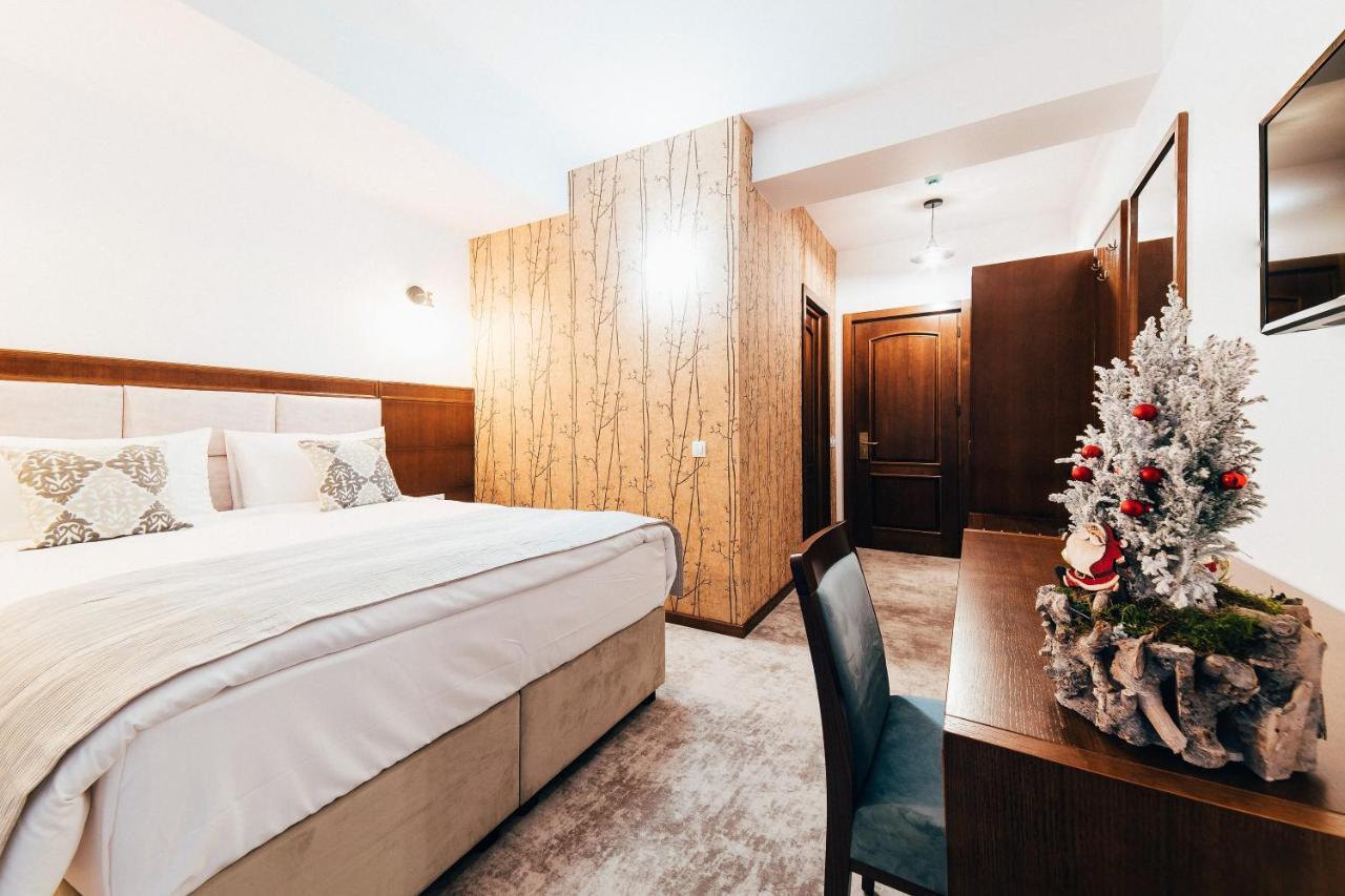 Hotel Buchenland Гура Хуморулуй Екстериор снимка