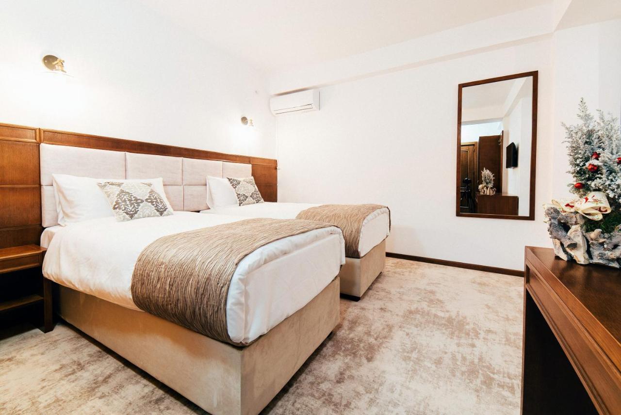 Hotel Buchenland Гура Хуморулуй Екстериор снимка
