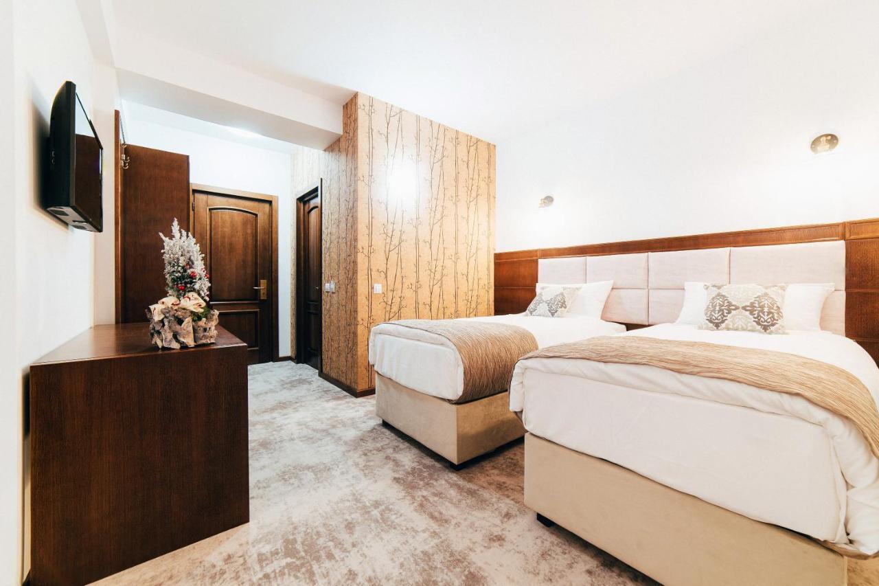 Hotel Buchenland Гура Хуморулуй Екстериор снимка